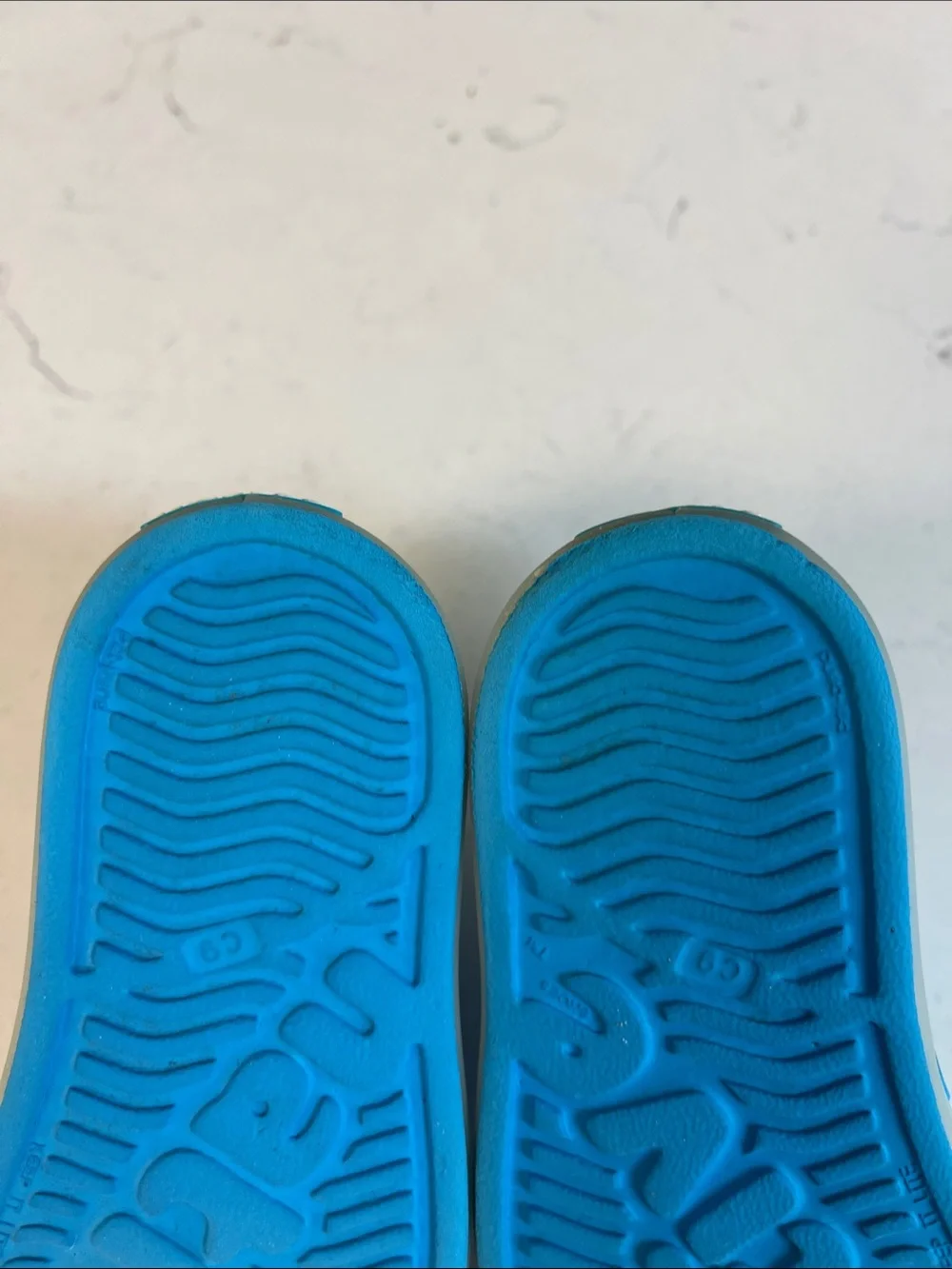 Native Jefferson Sugarlite Glow - Wave Blue / Glow Kids Water Shoes Size 9